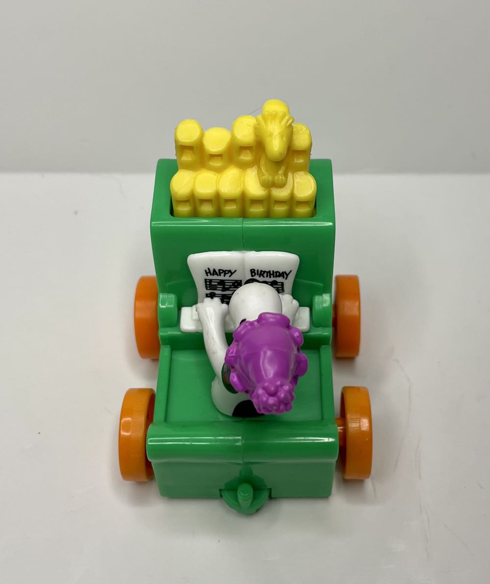 Peanuts Gang - Snoopy - UFC (Charlie Brown) action figure collectible - Main Image 2