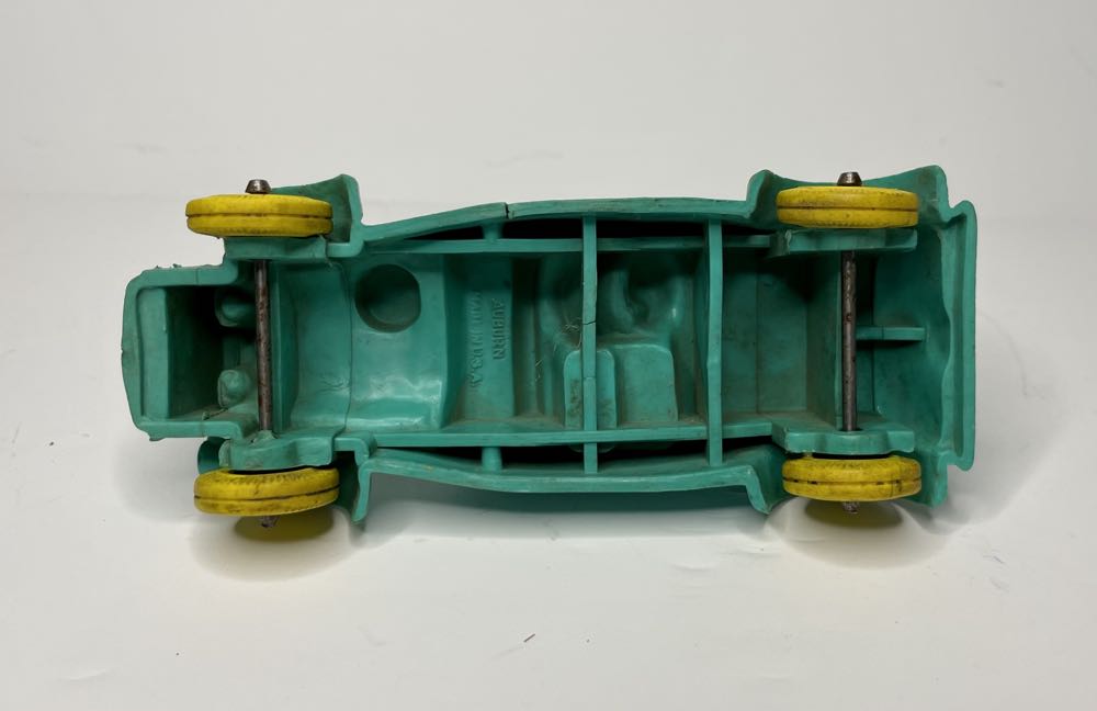 Vintage Green Rubber Race Car - Roadster Number 8 - Auburn (Auburn) action figure collectible - Main Image 3