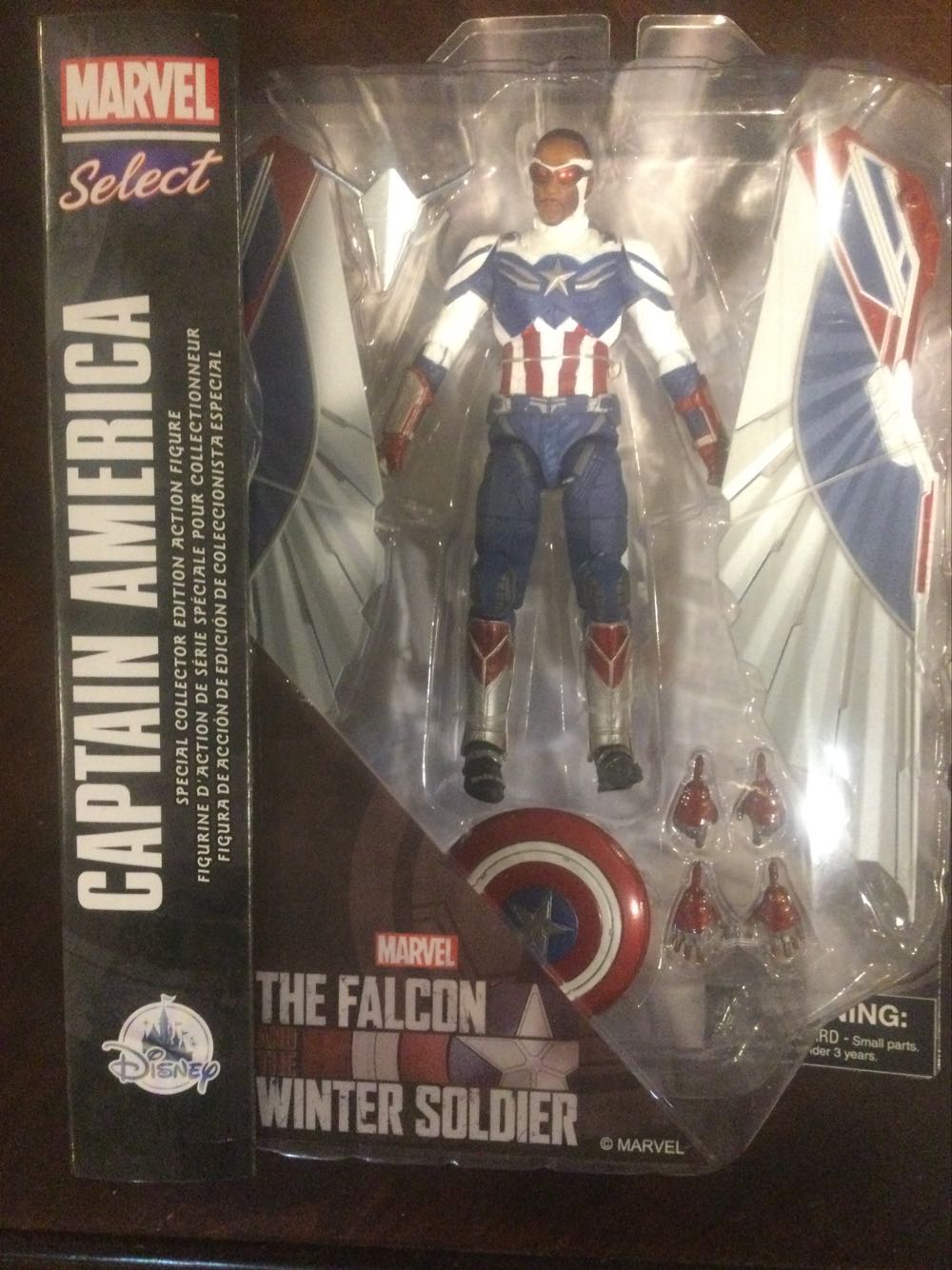 Captain America (Sam Wilson) - Diamond Select (Marvel Select) action figure collectible [Barcode 461011942138] - Main Image 1