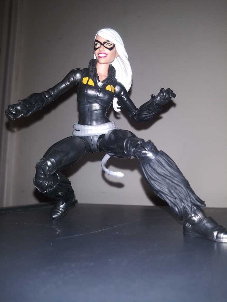 Black Cat - Hasbro (Marvel Legends) action figure collectible - Main Image 3