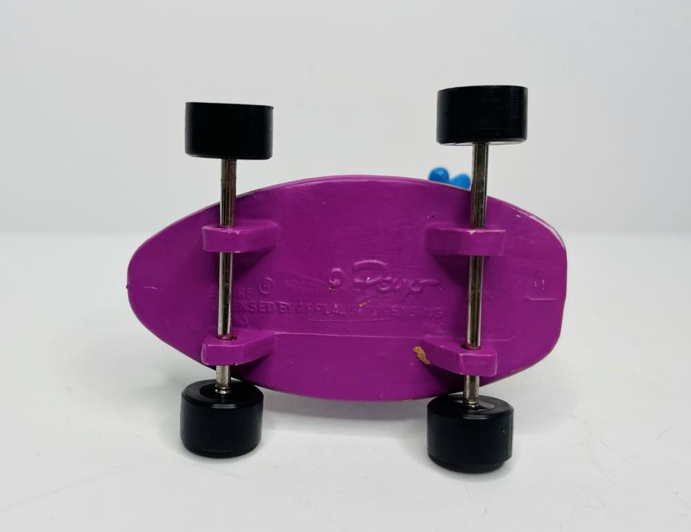 Smurfette on Skateboard - Peyo (The Smurfs) action figure collectible - Main Image 3