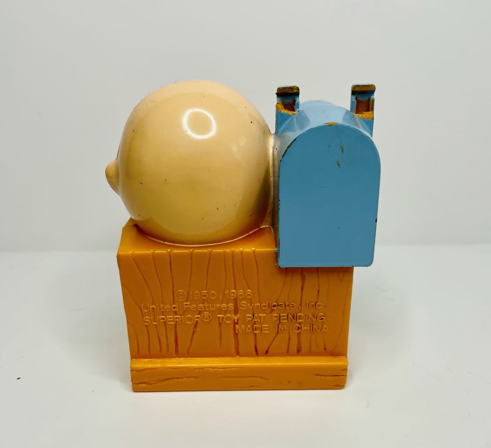 Charlie Brown - United Feature Syndicate, Inc (Peanuts) action figure collectible - Main Image 2