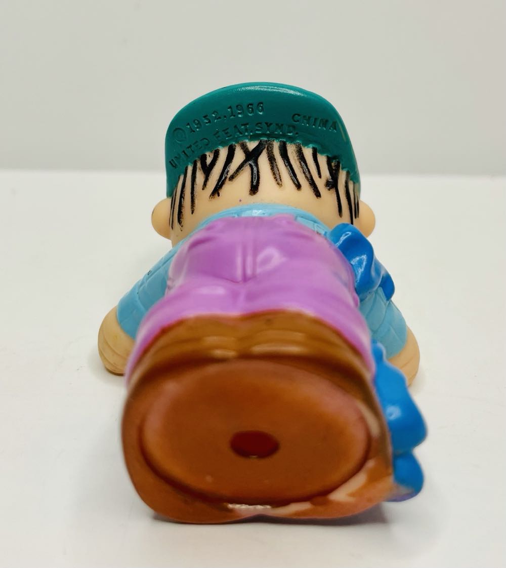 Linus Van Pelt - United Feature Syndicate, Inc (Peanuts) action figure collectible - Main Image 3