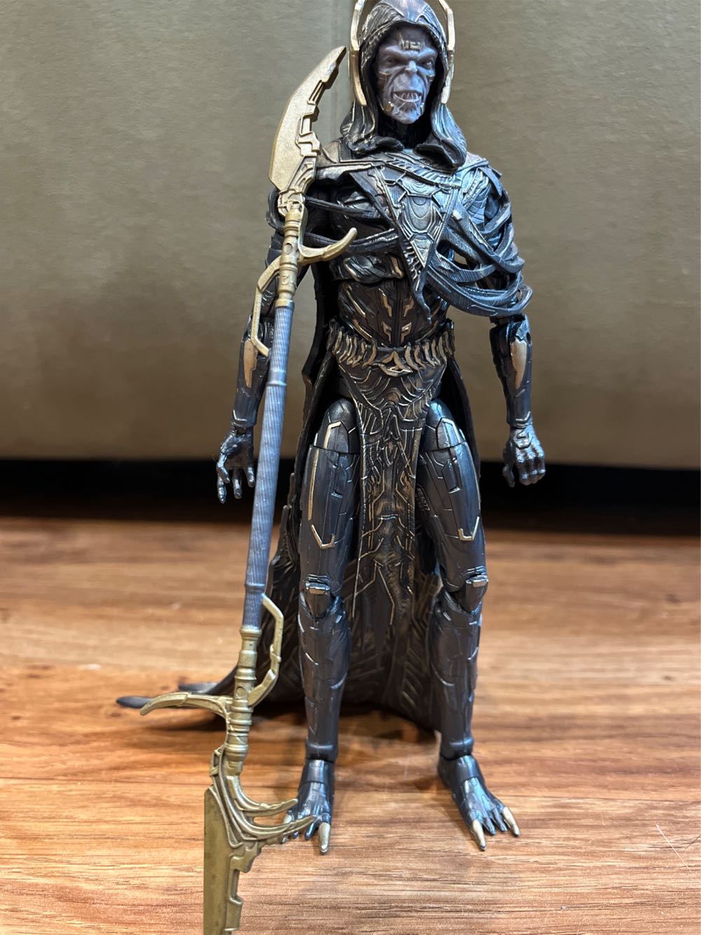 Corvus Glaive From Loki 2-pack - Hasbro (Marvel Legends MCU Avengers Infinity War) action figure collectible [Barcode 0630509794690] - Main Image 3