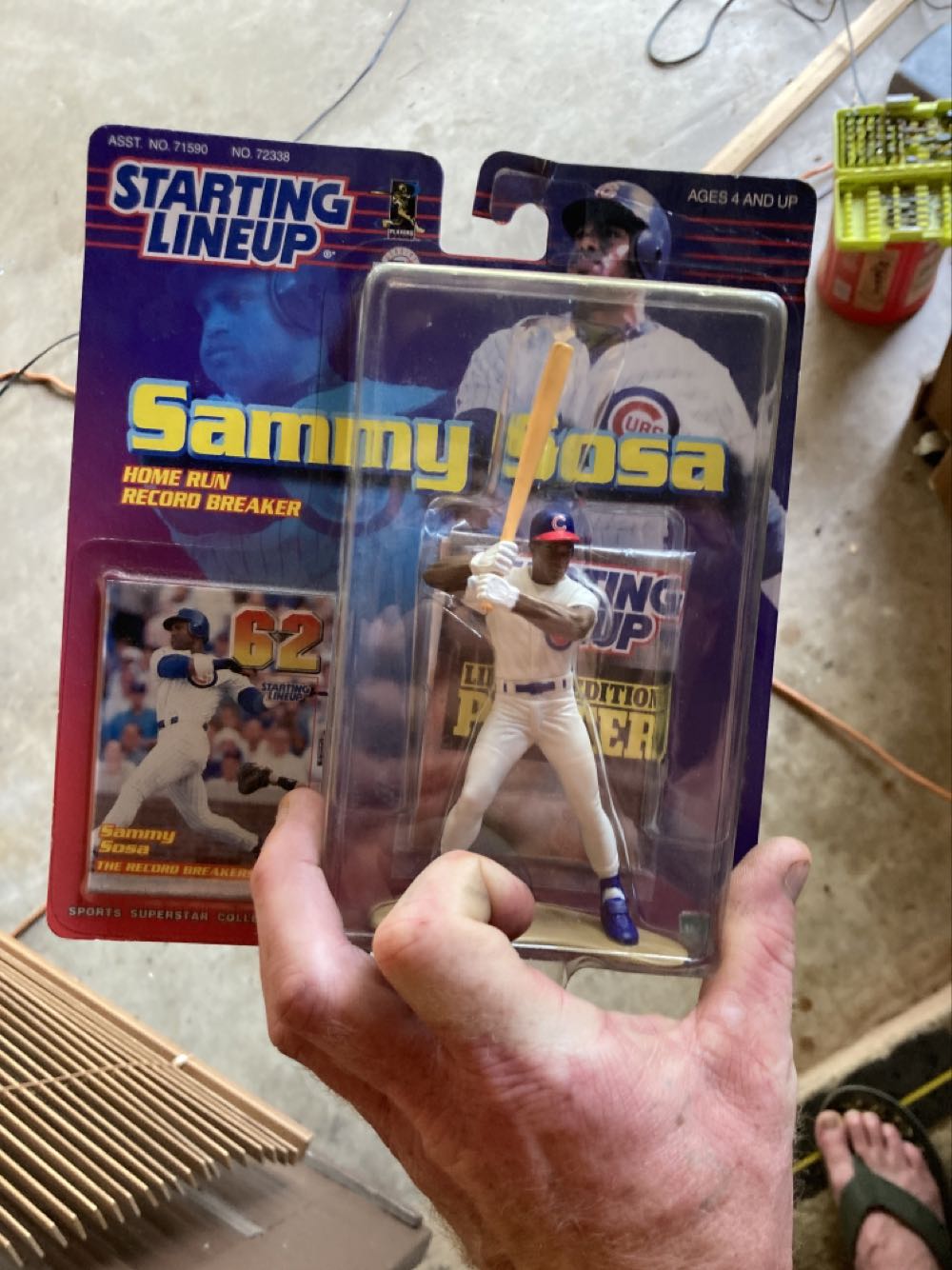 Hasbro Starting Lineup Home Run Record Breaker Mlb Sammy Sosa Chicago Cubs Baseball Sports Figure W Exclusive Trading Card & Poster Limited Edition Collectible By Full 90  action figure collectible [Barcode 076930723388] - Main Image 2