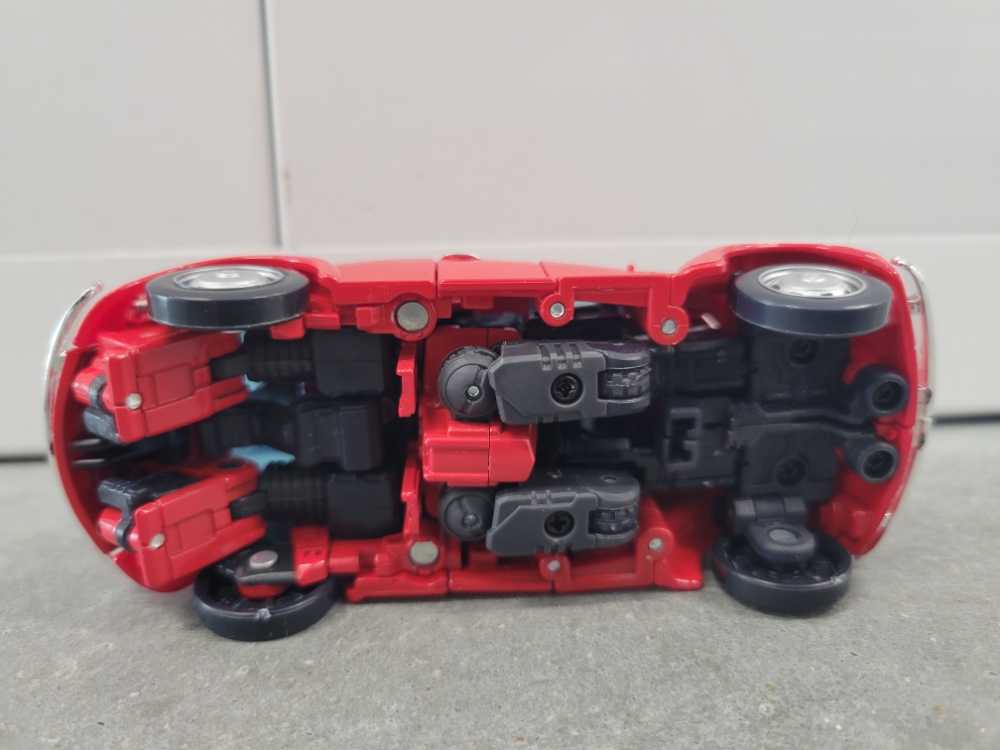 Bumblebee Red Vehicle Mode MP-21R - Hasbro (Masterpiece 1984) action figure collectible - Main Image 3