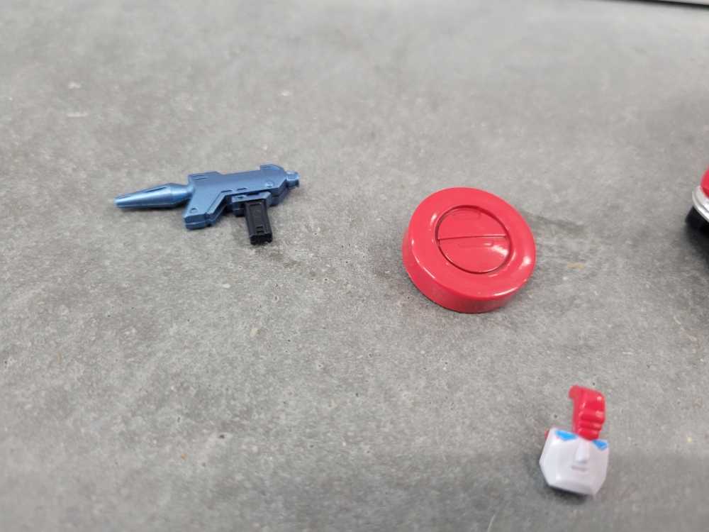 Bumblebee Red Vehicle Mode MP-21R - Hasbro (Masterpiece 1984) action figure collectible - Main Image 4