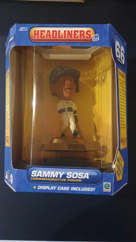 Sosa Commemorative Headliners Sammy Sosa 66 Home Runs Commemorative Figurine - Headliners action figure collectible [Barcode 608326383595] - Main Image 3