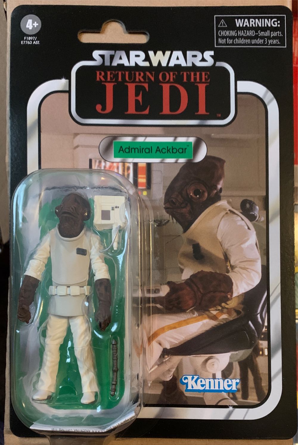 Admiral Ackbar - VC22 - Hasbro (Retro Collection) action figure collectible [Barcode 5010993860685] - Main Image 2