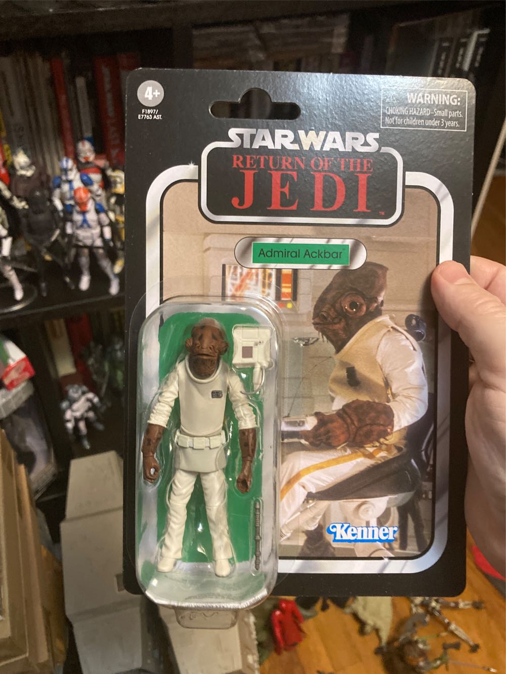 Admiral Ackbar - VC22 - Hasbro (Retro Collection) action figure collectible [Barcode 5010993860685] - Main Image 4