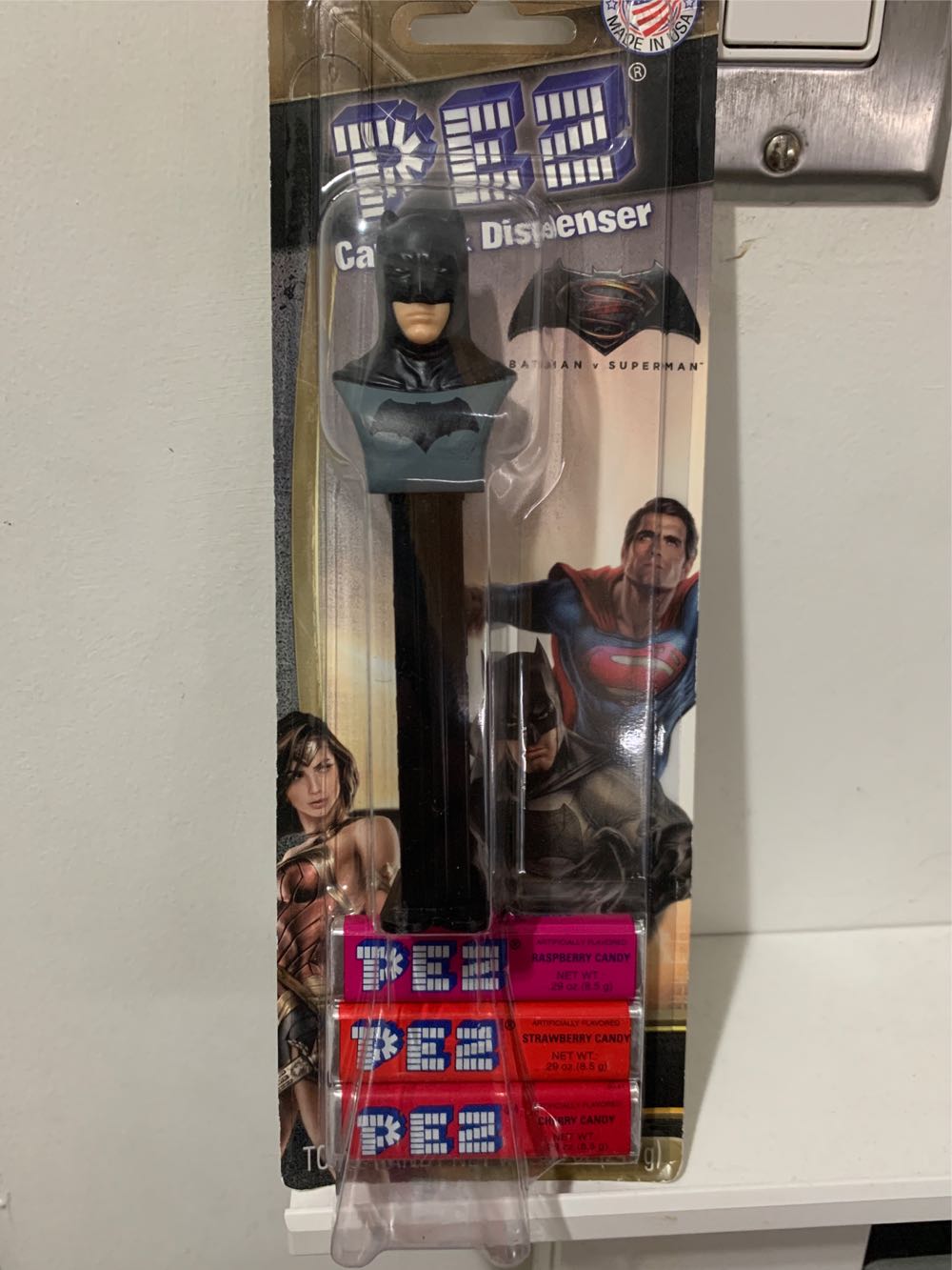 PEZ candy & Dispenser Batman V Superman  action figure collectible [Barcode 073621094116] - Main Image 1
