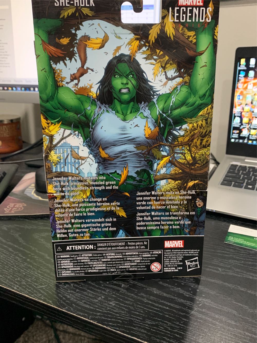 She-hulk (GREEN) - Hasbro (Marvel Legends) action figure collectible [Barcode 5010993842391] - Main Image 3