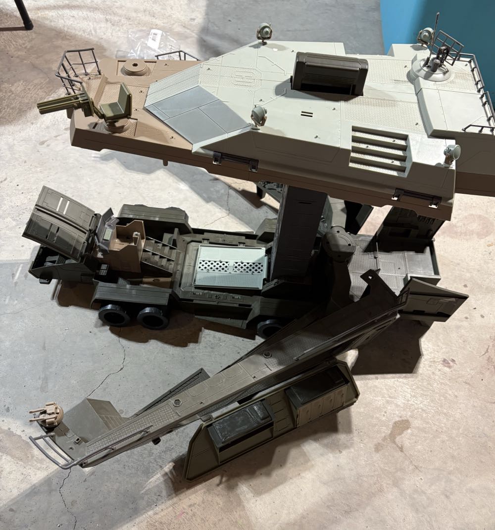 Pit Mobile Headquarters - Hasbro - G.I. Joe (G.I. Joe - The Rise Of Cobra) action figure collectible - Main Image 3