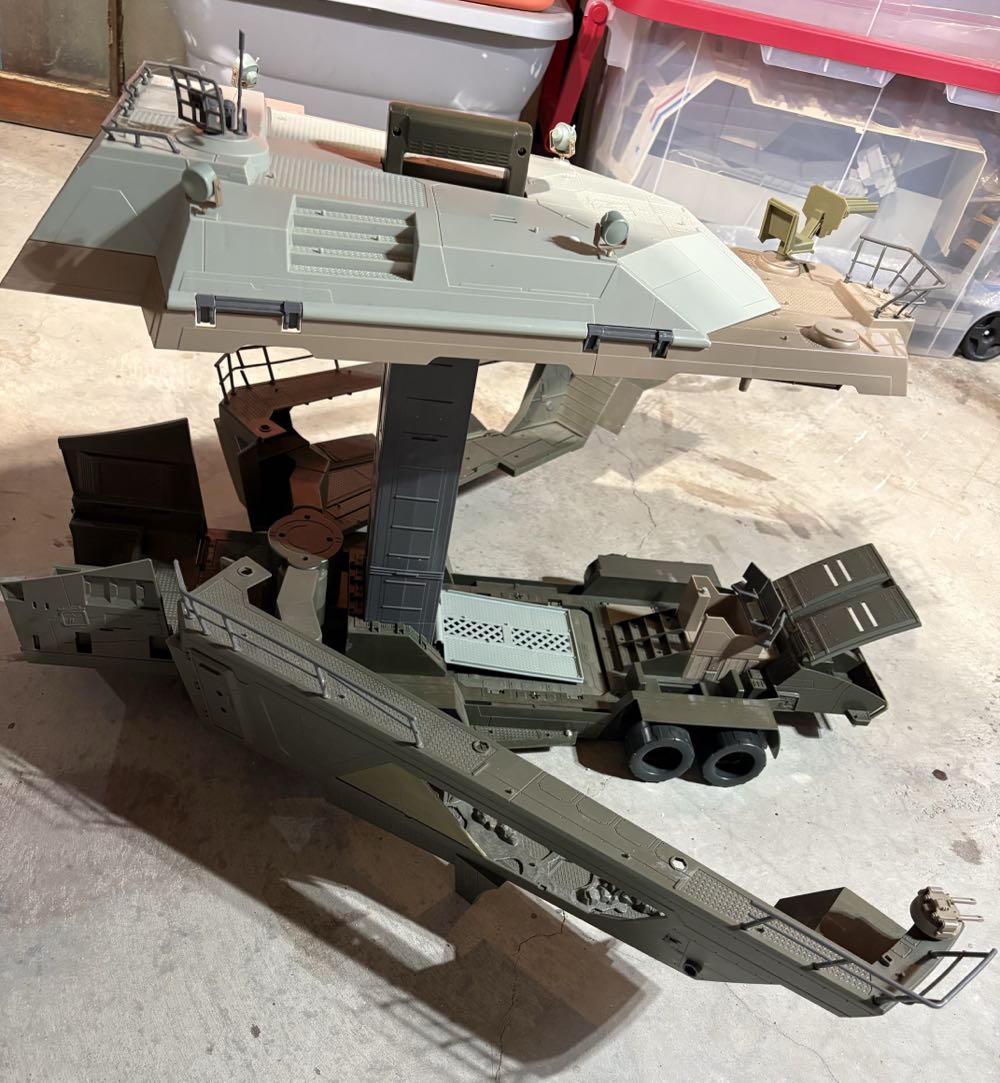 Pit Mobile Headquarters - Hasbro - G.I. Joe (G.I. Joe - The Rise Of Cobra) action figure collectible - Main Image 4