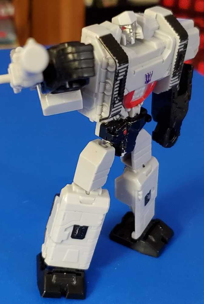 Transformers Generations Authentics Megatron - Hasbro action figure collectible - Main Image 2