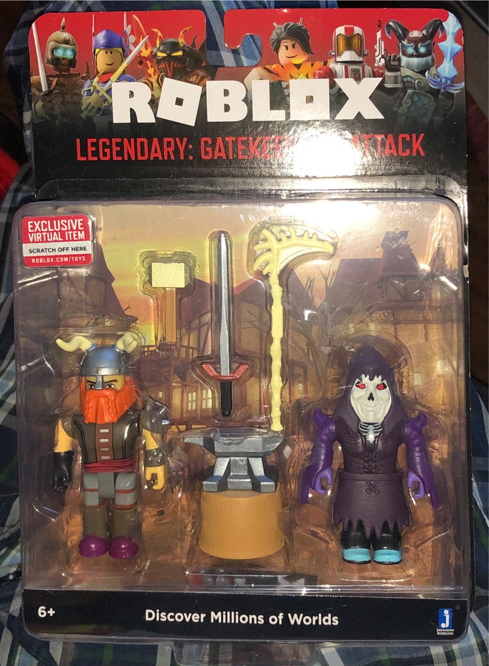 Roblox  action figure collectible [Barcode 191726004110] - Main Image 2