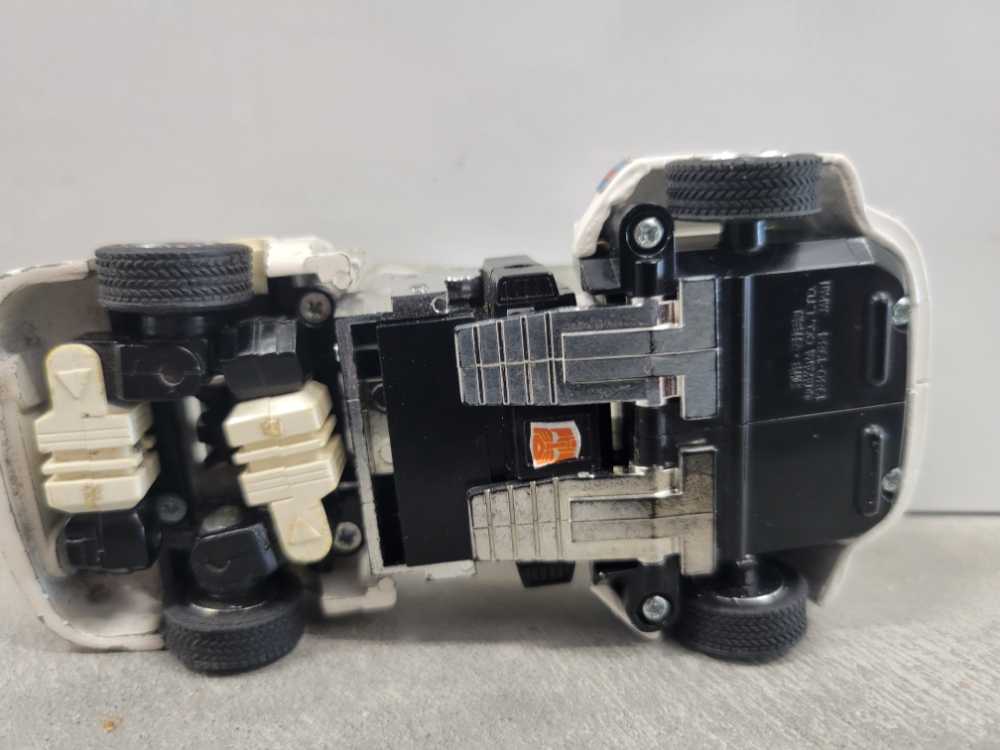 Jazz 4th Vehicle Mode 1984 Cars - Hasbro (1984) action figure collectible - Main Image 4