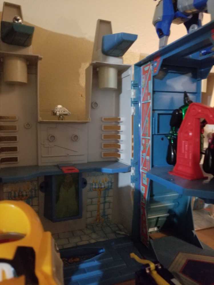 Voltron Panosh Place Castle of lions  (Voltron Defender of the Universe) action figure collectible - Main Image 2