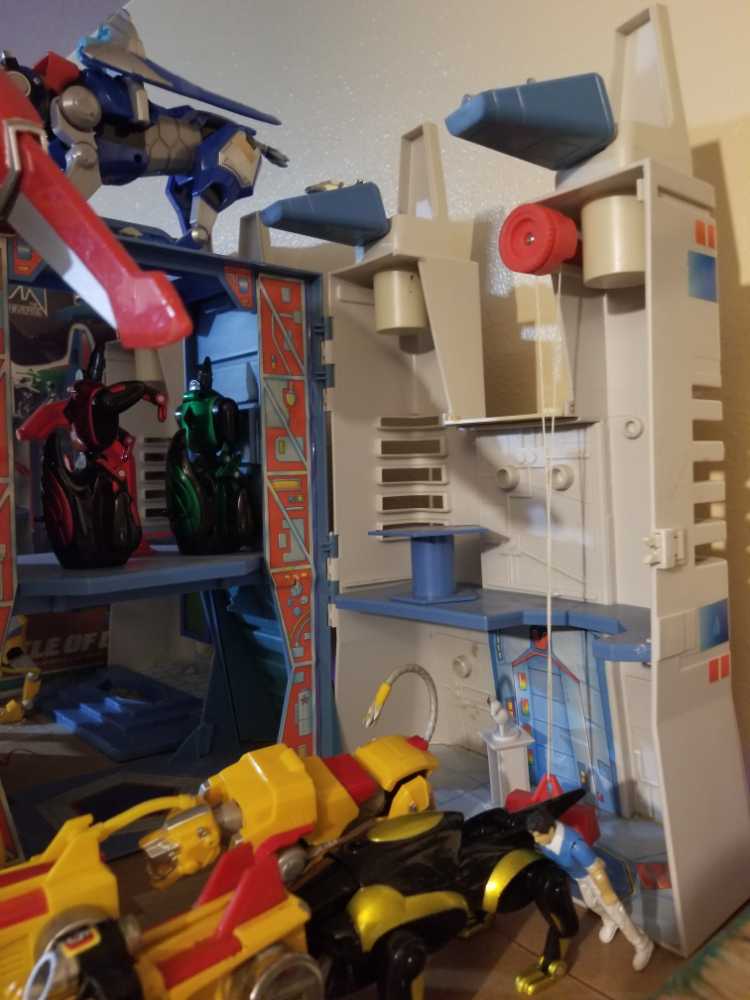 Voltron Panosh Place Castle of lions  (Voltron Defender of the Universe) action figure collectible - Main Image 3