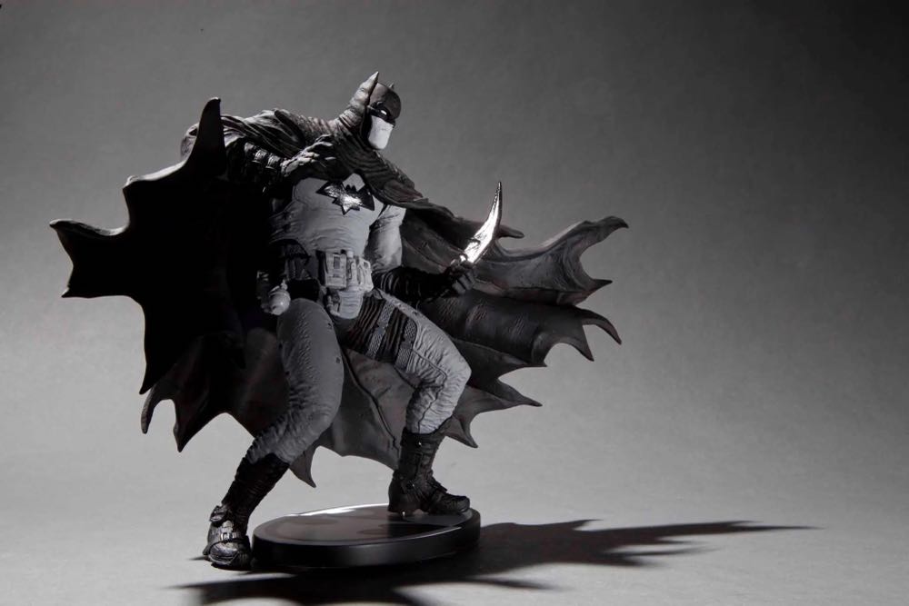 Batman Black And White Batman Statue By Rafael Grampa - DC Direct (Batman Black & White) action figure collectible [Barcode 761941313726] - Main Image 3