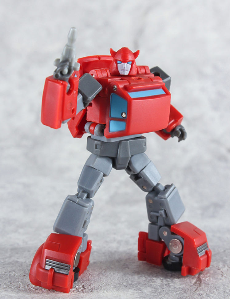 Flying Fast (Cliffjumper) - Magic Square (The Transformers) action figure collectible - Main Image 2