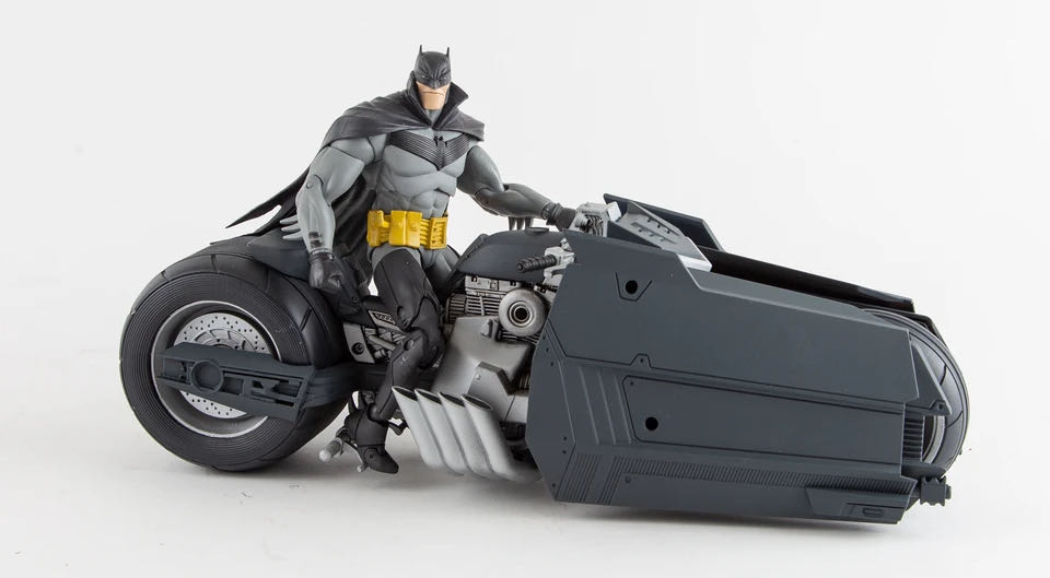 Batcycle - McFarlane - DC Multiverse (Batman: Curse of the White Knight) action figure collectible [Barcode 787926157031] - Main Image 3