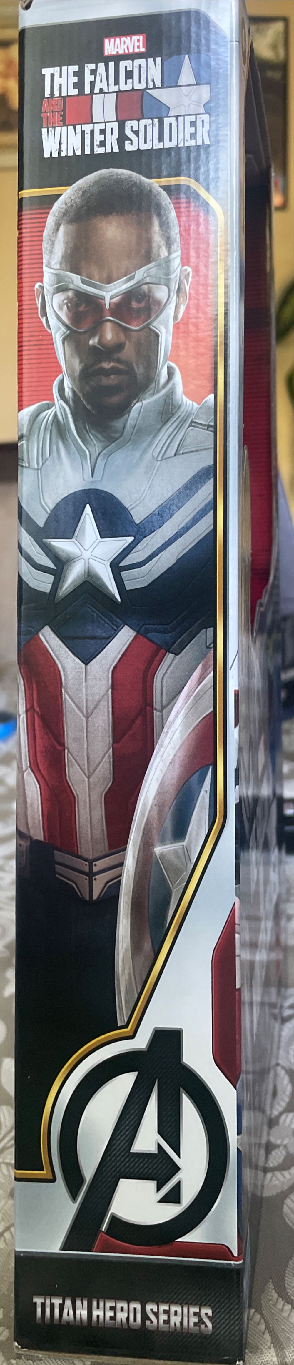 Captain America (Sam Wilson - With Wings) - Hasbro (Titan Hero Series) action figure collectible [Barcode 5010993818679] - Main Image 4