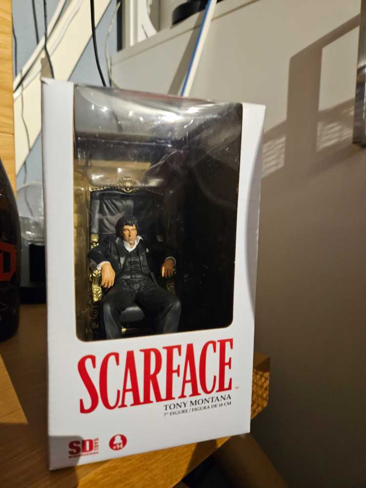 Sd Toys Movie Icons Scarface: Tony Montana Throne 7” Figure - SD Toys action figure collectible [Barcode 8436535275156] - Main Image 3