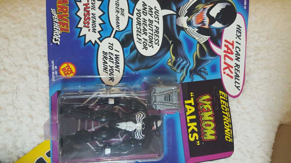 Venom - Toybiz (Talking) action figure collectible - Main Image 1