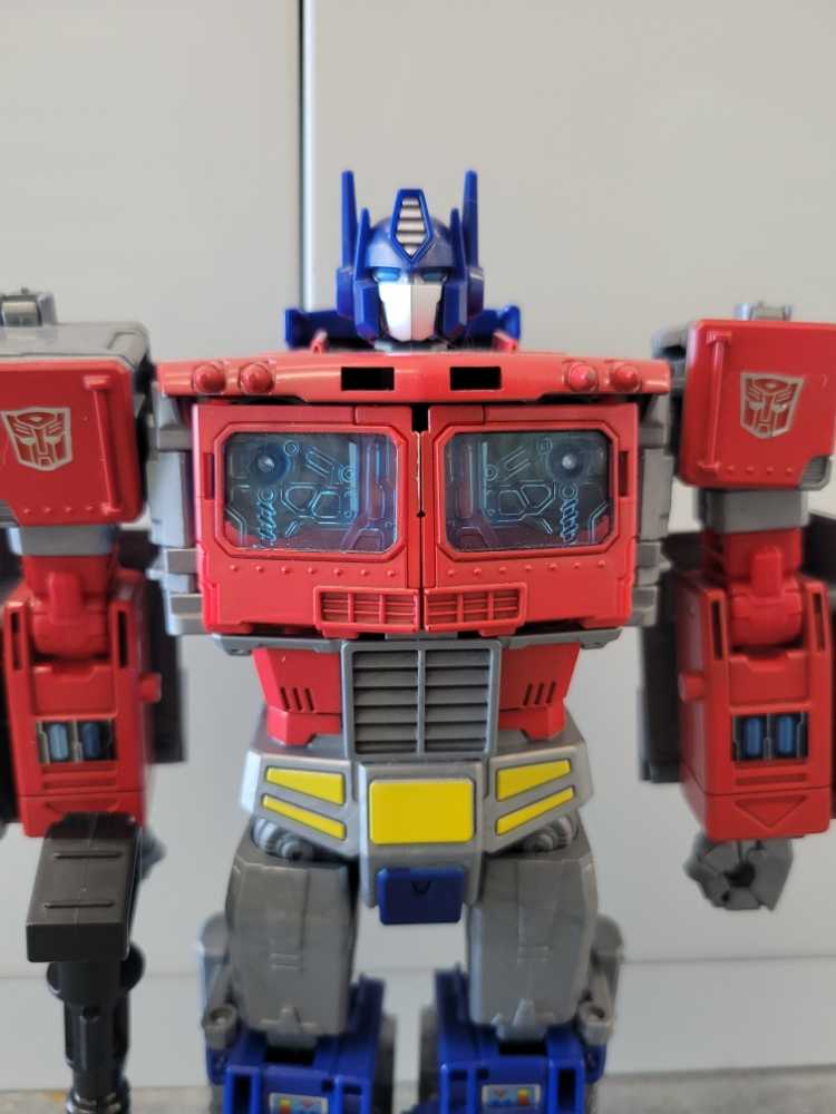 Optimus Prime Robot Mode - Hasbro (Power Of The Primes) action figure collectible - Main Image 1