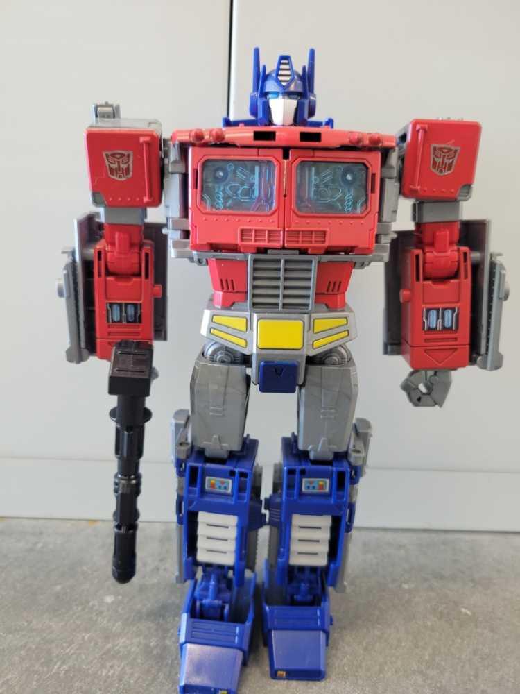 Optimus Prime Robot Mode - Hasbro (Power Of The Primes) action figure collectible - Main Image 2