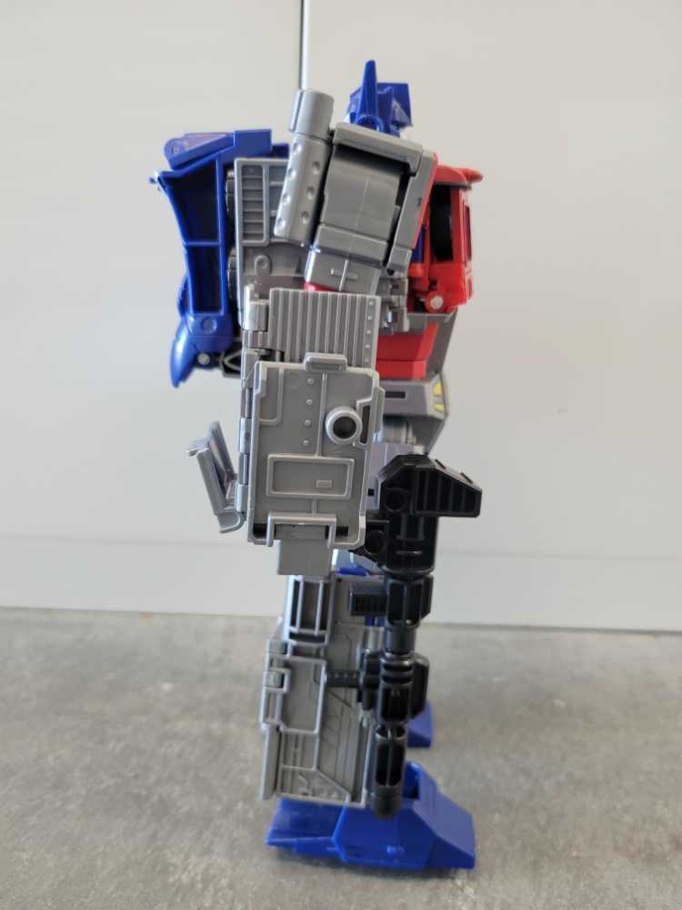 Optimus Prime Robot Mode - Hasbro (Power Of The Primes) action figure collectible - Main Image 3