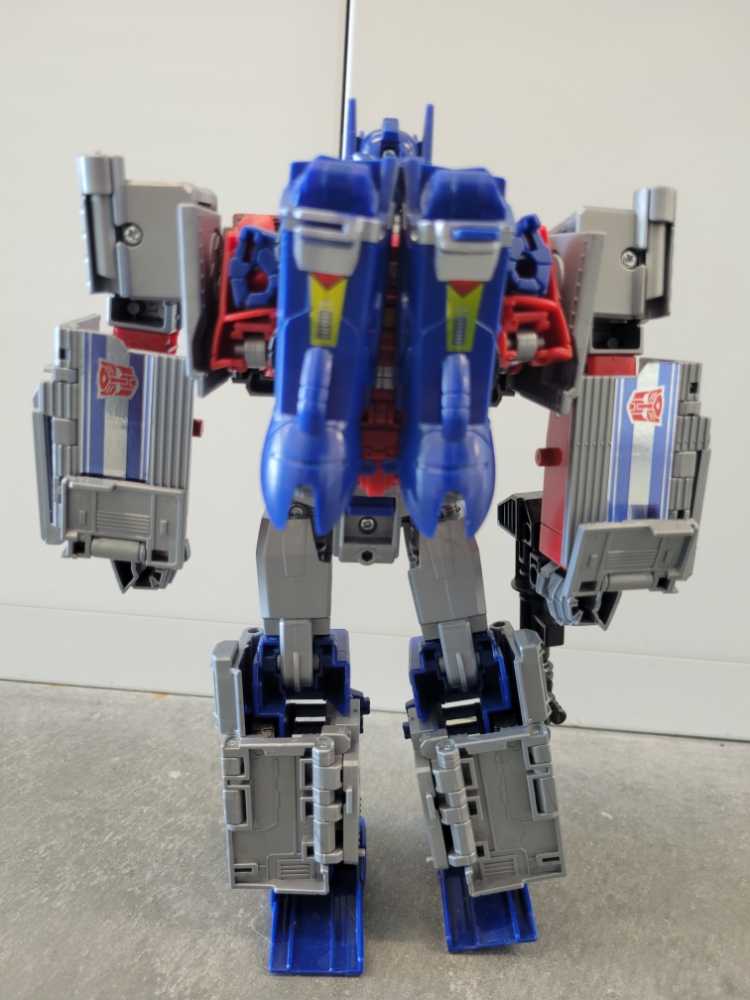 Optimus Prime Robot Mode - Hasbro (Power Of The Primes) action figure collectible - Main Image 4