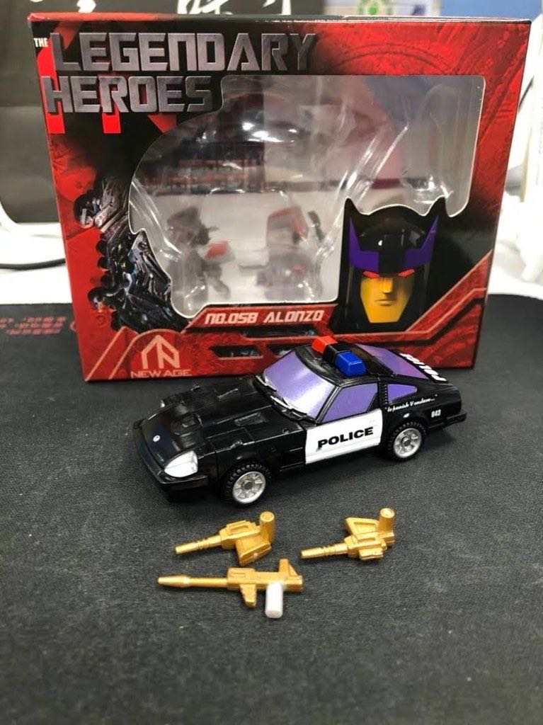 NA H5B Alonzo(Barricade) - New Age Toys (IDW) action figure collectible - Main Image 4