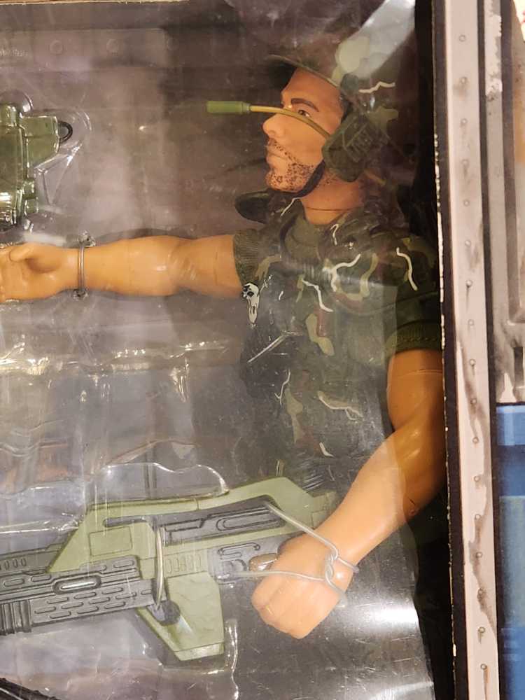 Aliens Vs Corp. Hicks - Kenner (Aliens) action figure collectible [Barcode 076281277592] - Main Image 3