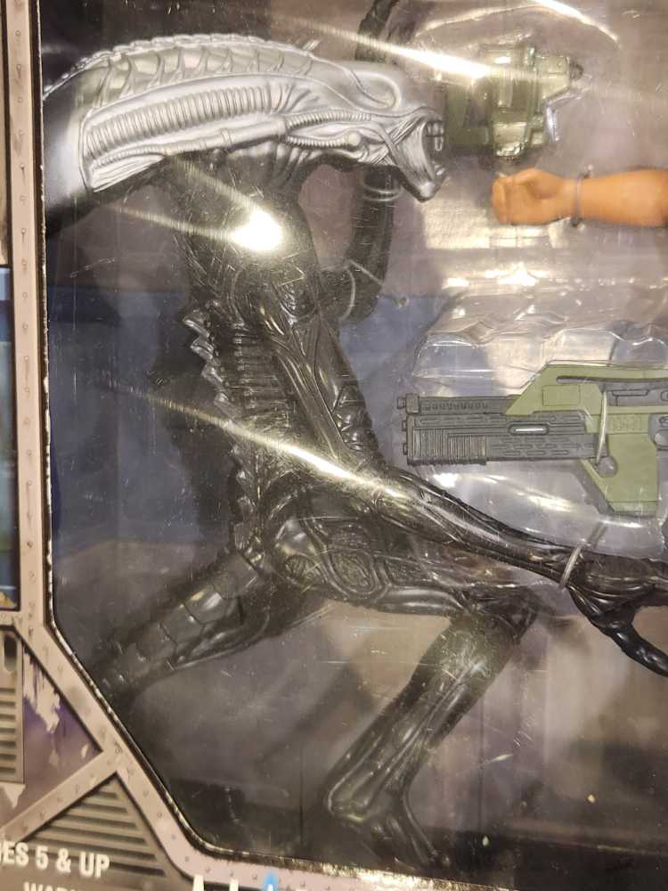 Aliens Vs Corp. Hicks - Kenner (Aliens) action figure collectible [Barcode 076281277592] - Main Image 4