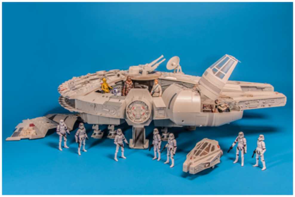 Millennium Falcon - Hasbro (Legacy Collection) action figure collectible [Barcode 653569318439] - Main Image 4
