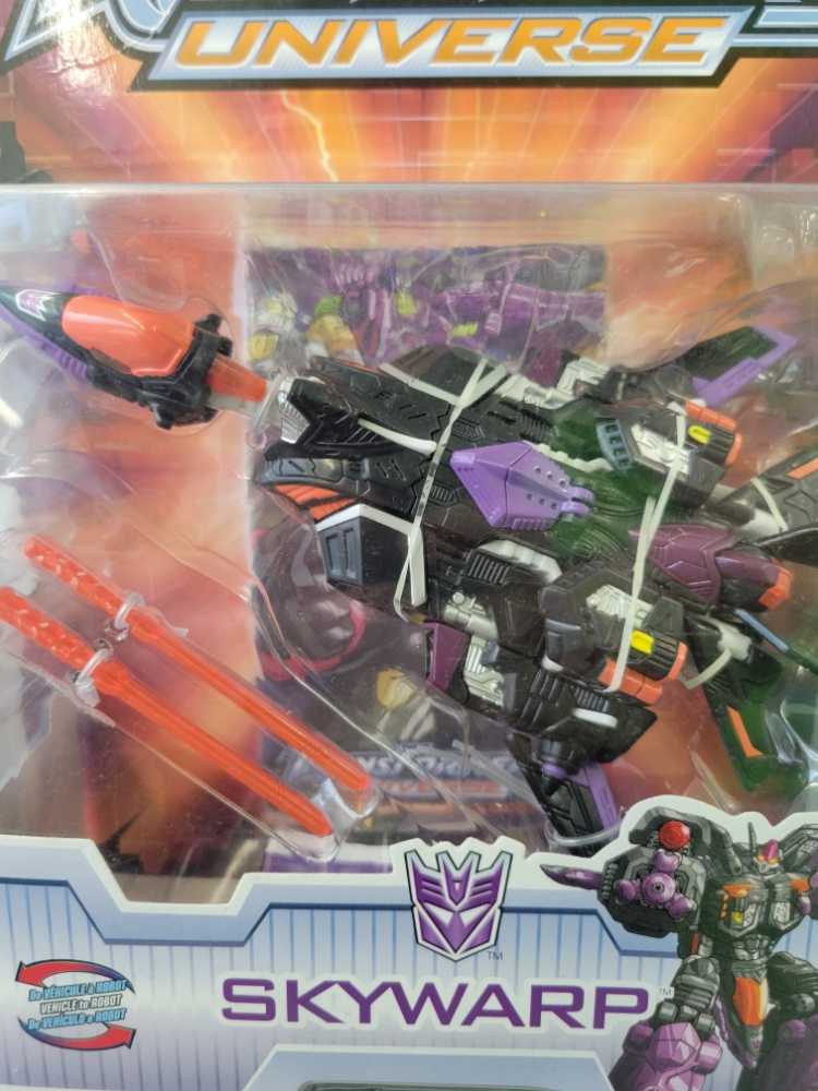 Skywarp (Carded) - Hasbro (Universe) action figure collectible [Barcode 076930809433] - Main Image 2