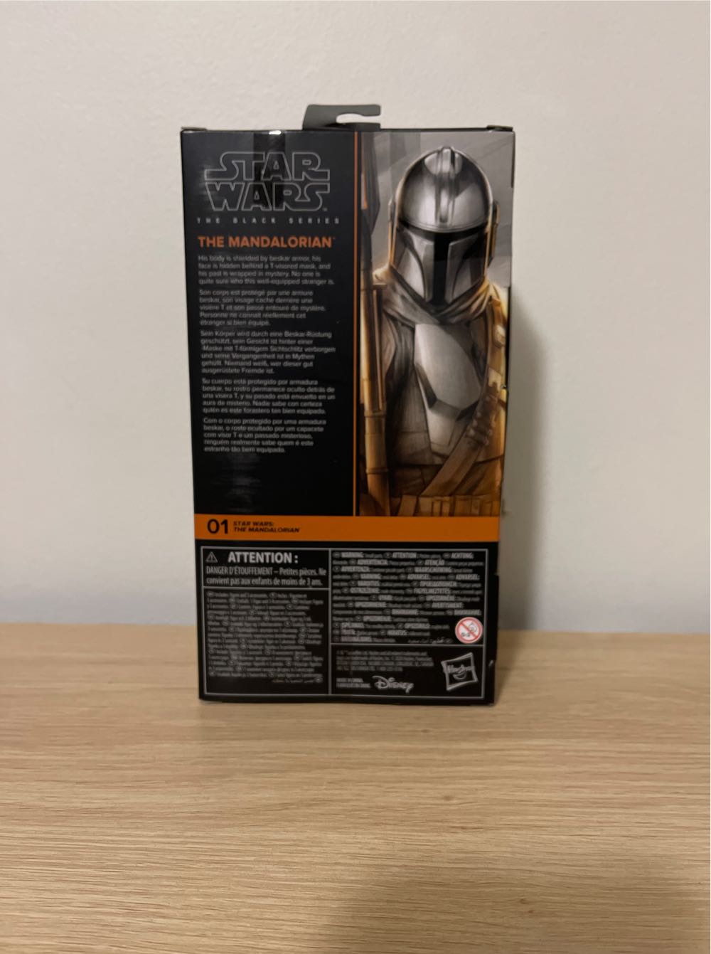 The Mandalorian (Beskar Armour) - Hasbro (The Mandalorian) action figure collectible [Barcode 5010993749218] - Main Image 2