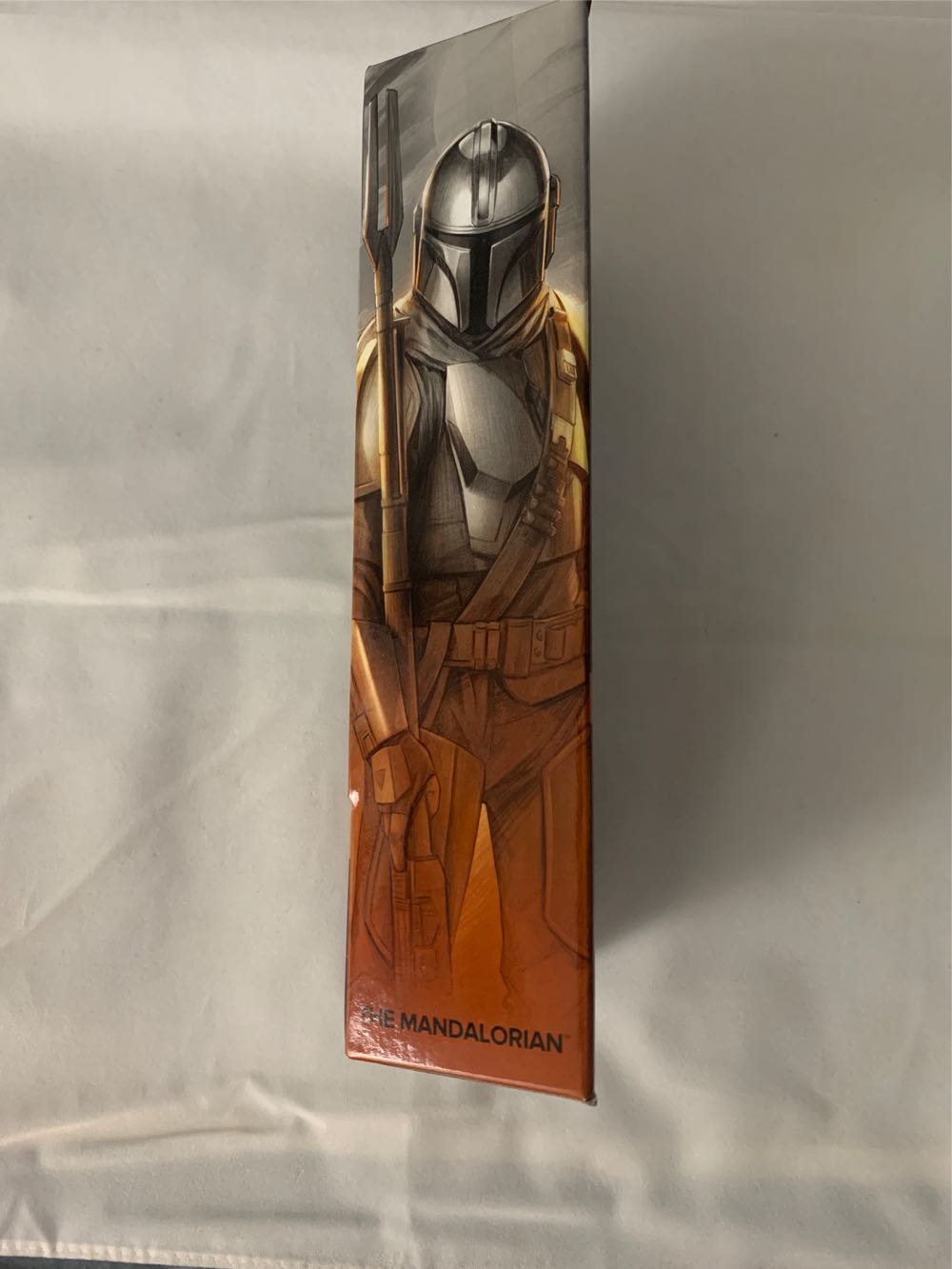 The Mandalorian (Beskar Armour) - Hasbro (The Mandalorian) action figure collectible [Barcode 5010993749218] - Main Image 3