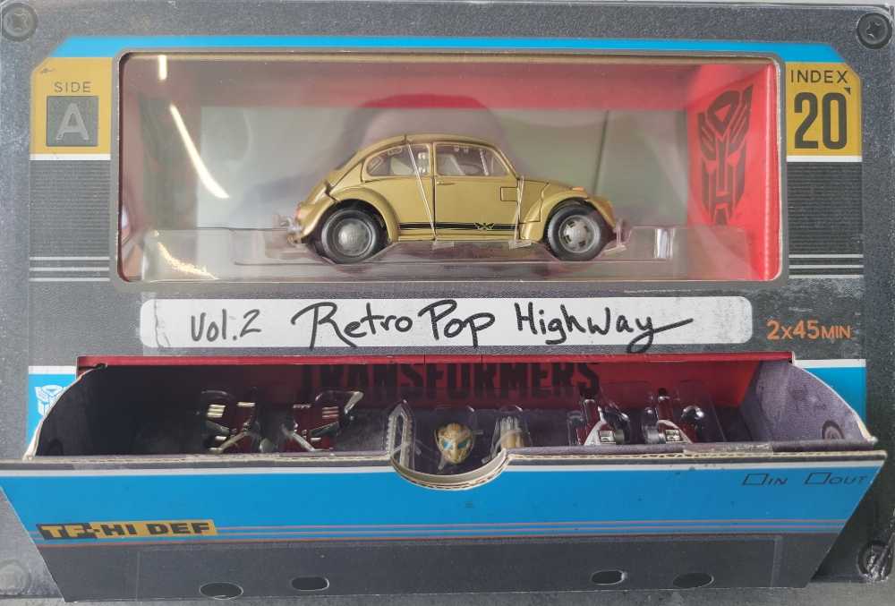 SDCC TF Bumblebee - Hasbro (Studio Series) action figure collectible - Main Image 2