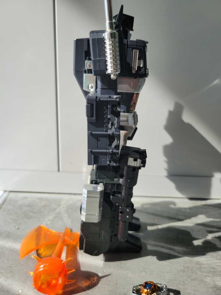 Optimus Prime MP-10K Bape Blackcamo Ver - Takara Tomy (Masterpiece MP-10 Collection) action figure collectible [Barcode 4904810870586] - Main Image 3