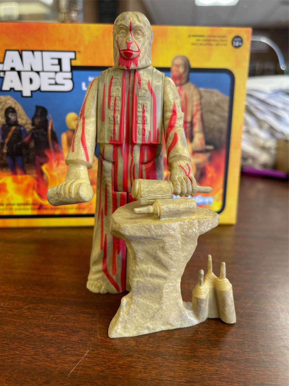 Lawgiver Bloody Version Planet Of The Apes - Super 7 action figure collectible [Barcode 840049813335] - Main Image 2