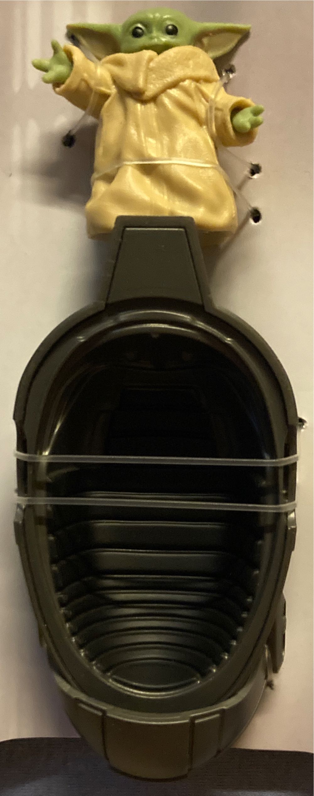 The Child (Grogu) - Disney / Hasbro (6” Value Line (2021)) action figure collectible [Barcode 195166119137] - Main Image 3