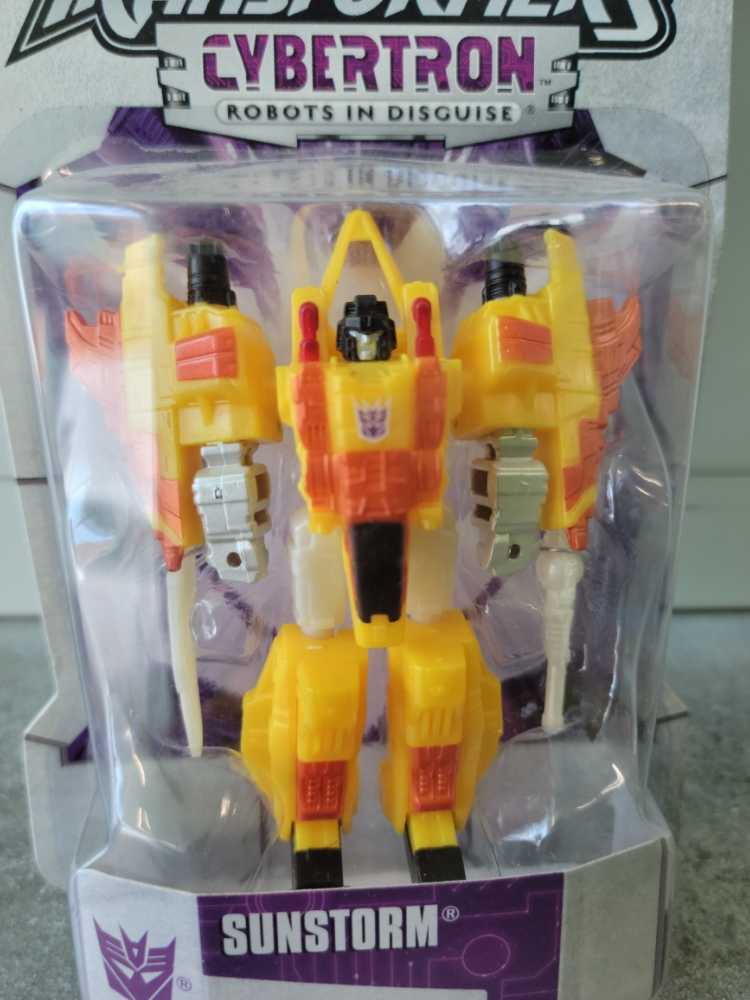 Sunstorm Legends Carded - Hasbro (Cybertron) action figure collectible [Barcode 653569155065] - Main Image 2