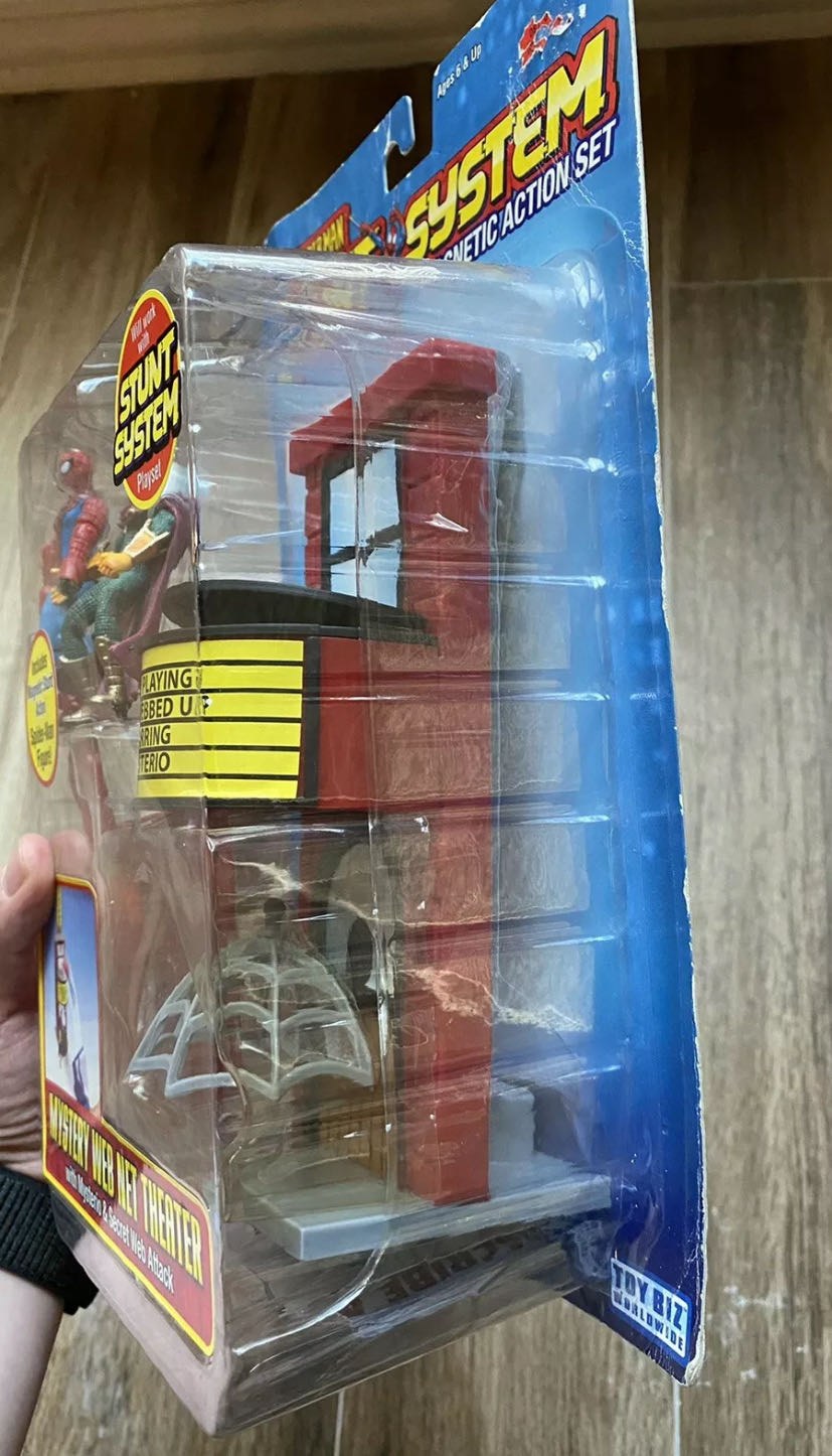 Spiderman Stunt System Mysterio Web Net Theater Set Toybiz Magnetic Figure Nib - ToyBiz - Marvel (Marvel Superheros) action figure collectible [Barcode 035112724124] - Main Image 4