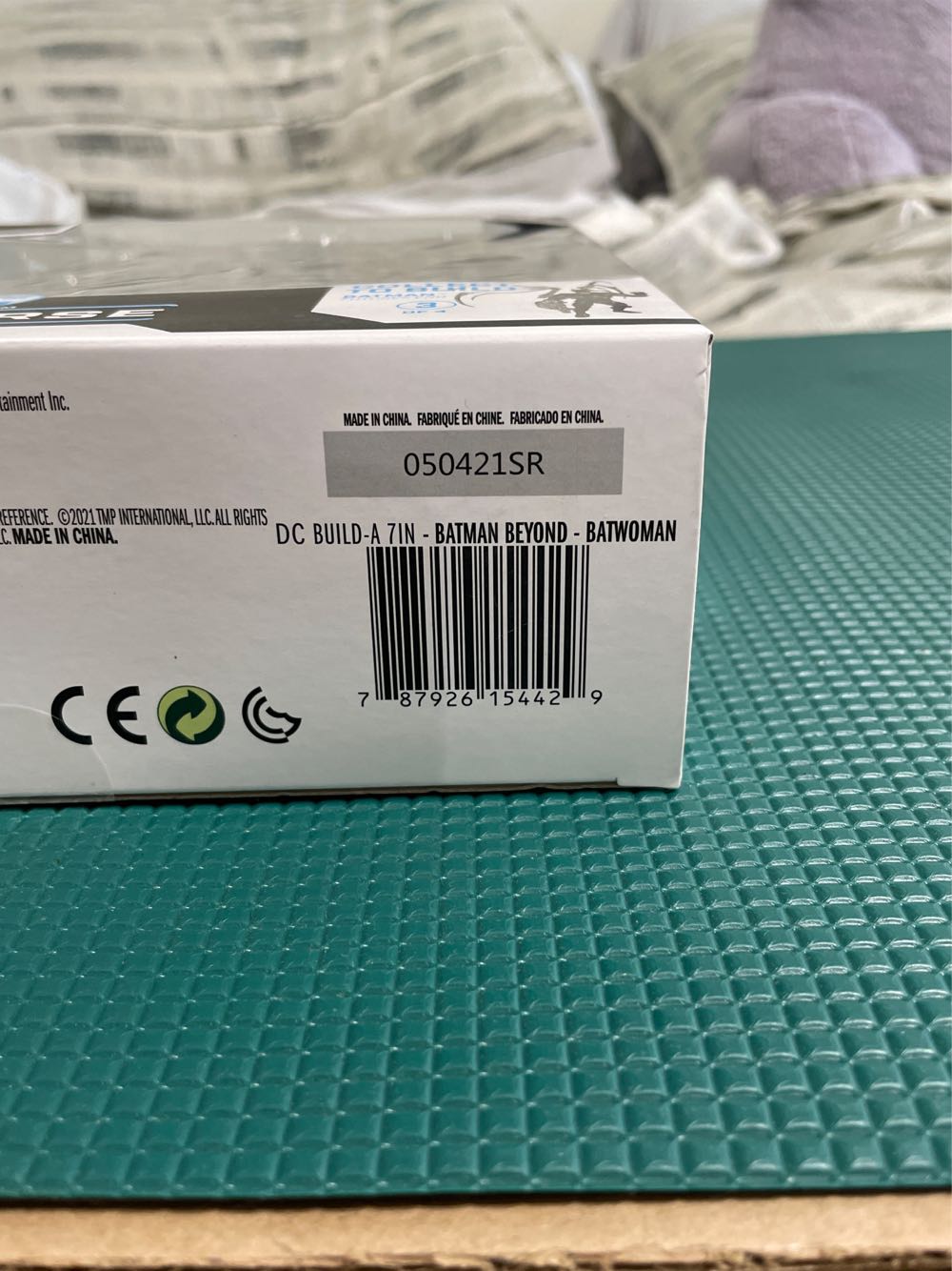 Batwoman (Batman Beyond) - McFarlane Toys (DC Multiverse) (DC Multiverse) action figure collectible [Barcode 787926154429] - Main Image 4