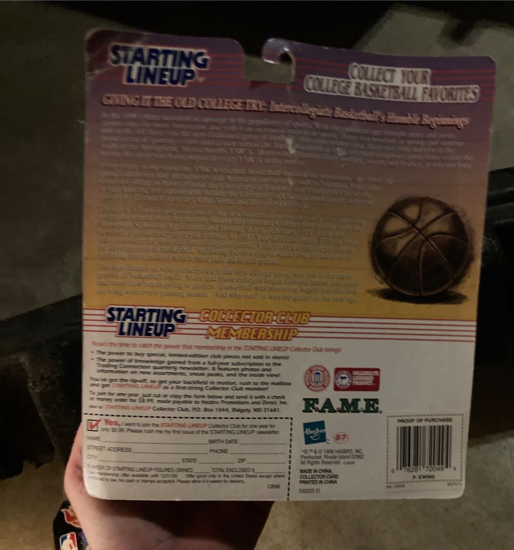 Lineup Fame College Starting Lineup Patrick Ewing Georgetown New York Knicks - Hasbro Inc action figure collectible [Barcode 076281720494] - Main Image 2