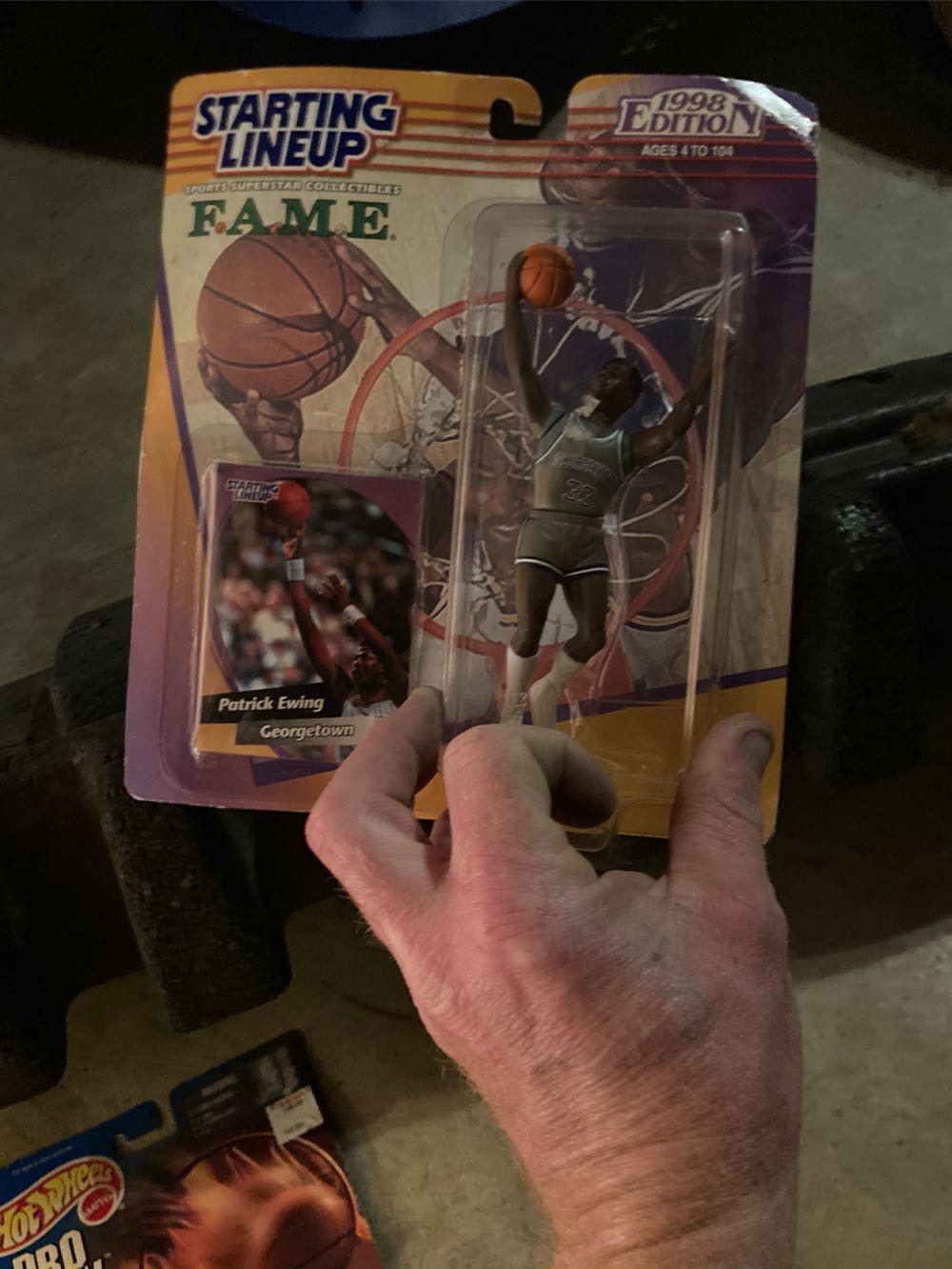 Lineup Fame College Starting Lineup Patrick Ewing Georgetown New York Knicks - Hasbro Inc action figure collectible [Barcode 076281720494] - Main Image 3