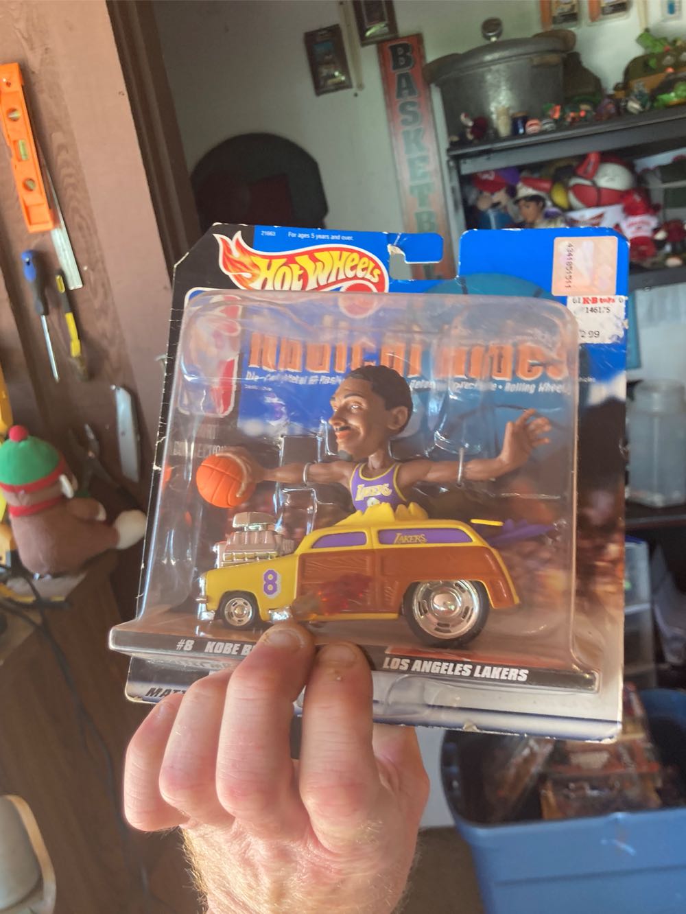 Hot Wheels Radical Rides Los Angeles Lakers #8 Kobe Bryant New  action figure collectible [Barcode 074299216633] - Main Image 3